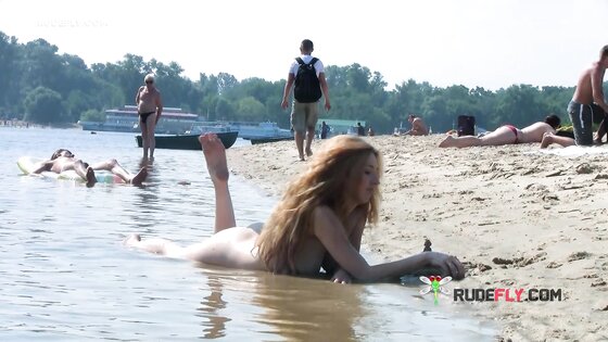 Nude beach girl has such a hot body and such a sexy little ass