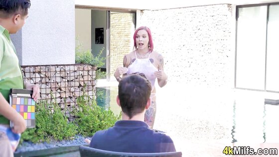 Squierter MILF top model Anna Bell Peaks fingered and fucked roughly