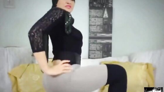 Hijab Girl Muna Twerk Cam