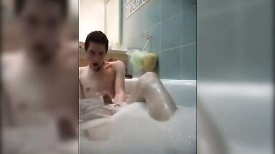 Twink jerking off in bathtub