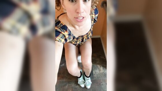 bizarropornos.com - Bratty School Girl Shits Herself!