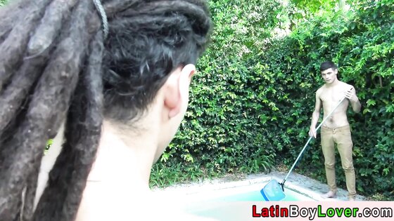 Amateur latin teen fucked BB by the gardener outdoor