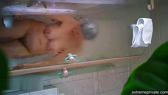 mom's great full body spied in the shower