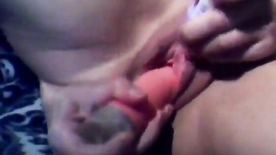 Hot Chick fingering and squirting